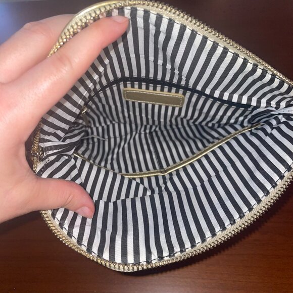 Classic Gold Clutch Evening Bag with Lots of Room and Removable Crossbody Chain - Picture 6 of 6